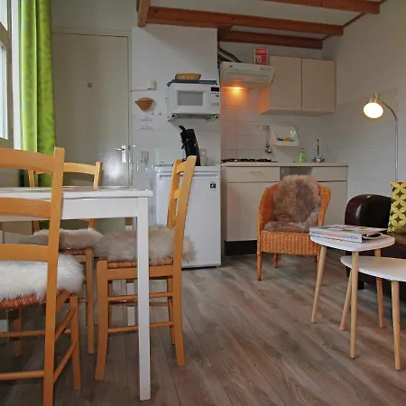 Cozy Near Sea In Daire Bergen aan Zee